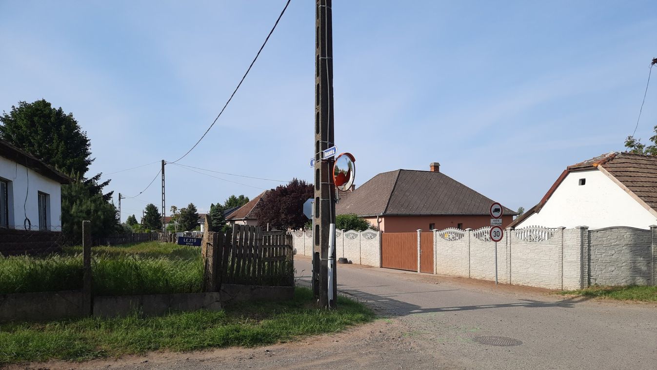 Álnok dolgot műveltek ebben a kereszteződésben!