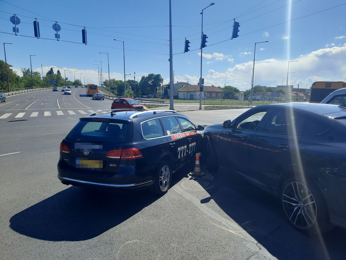 Nyíregyháza ütközött csomópont rendőrség
