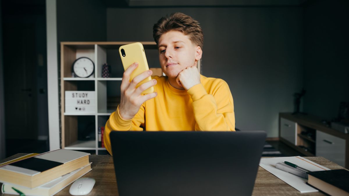 osztálytárs, osztálytárskereső alkalmazás, online, internetes, csalás
