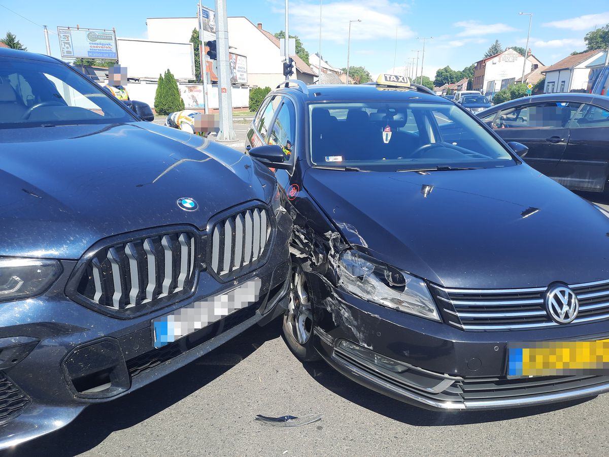 Nyíregyháza ütközött csomópont rendőrség