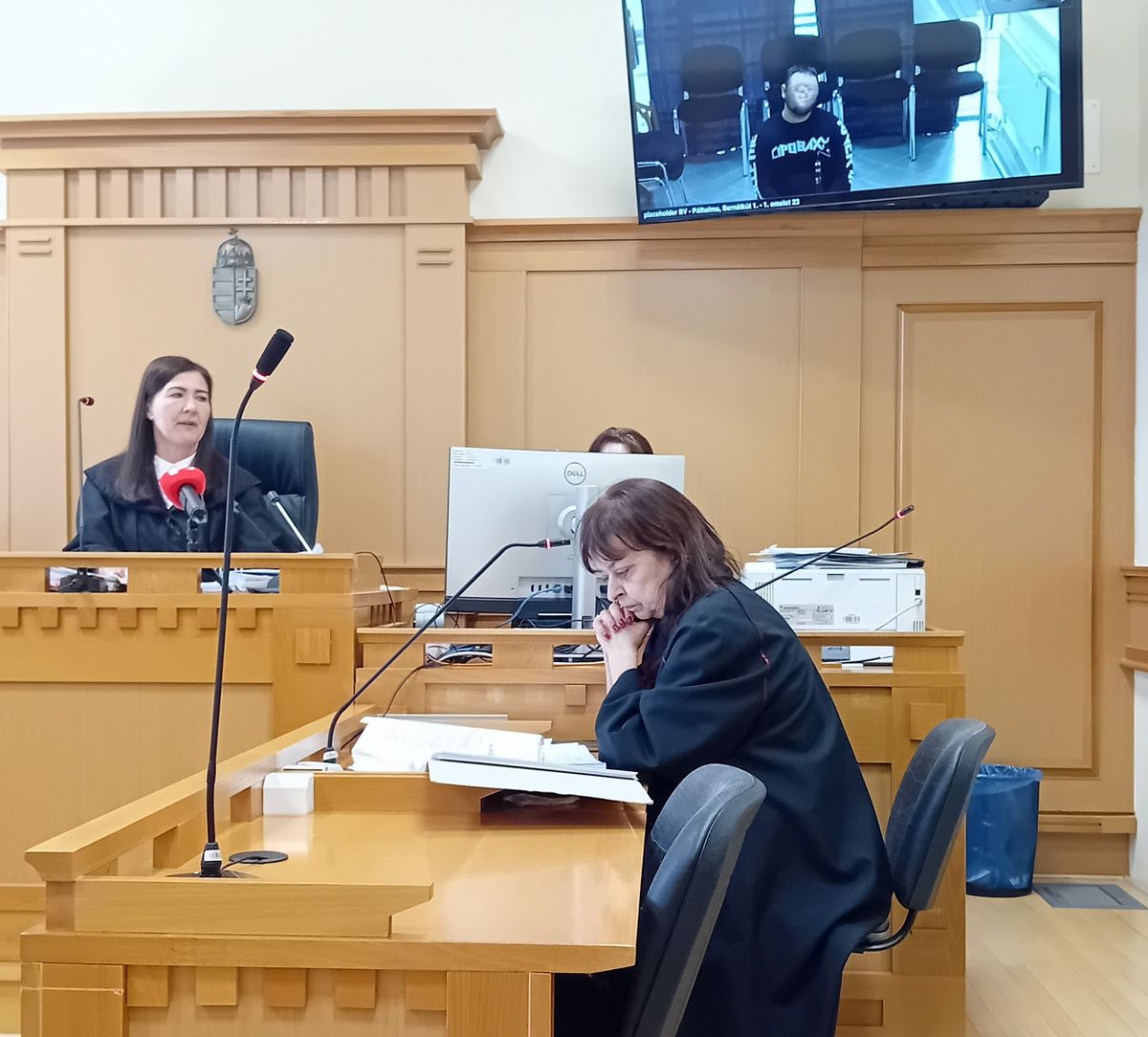 kidobták az autóból, elvették a pénzét, pátrohai testvérpár
