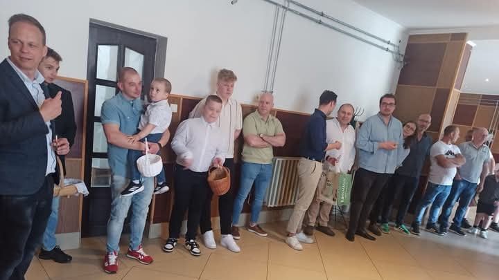 Családi találkozó, négy generáció, Némethné Feczák Zsuzsa, pászkaszentelés, vándorbot, hímes tojások, Máriapócs