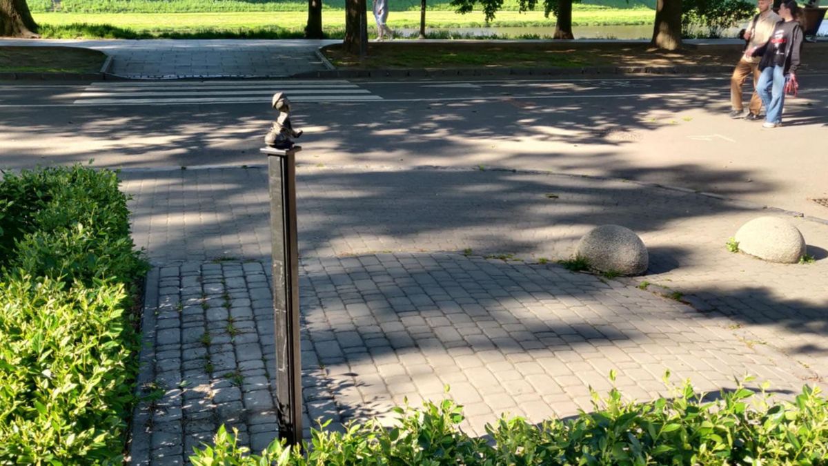 Cipő Ungvár miniszobor