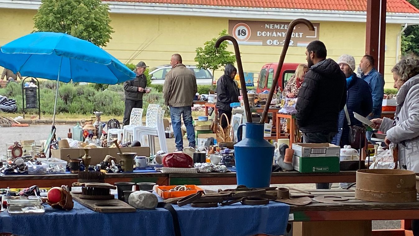 Ámulatba ejtő tárgyakat találtunk vasárnap a nyíregyházi régiségpiacon (fotók, videó)