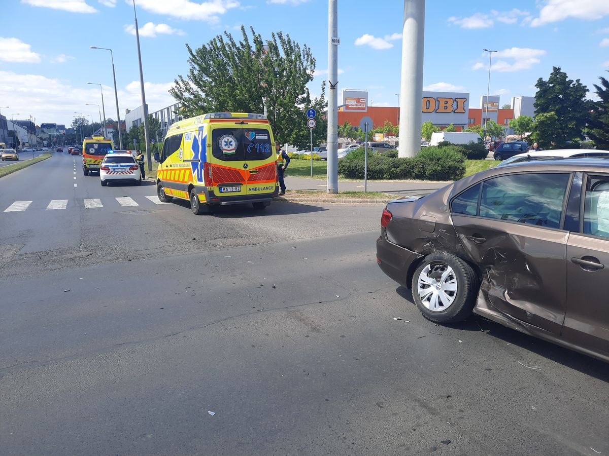 baleset, Nyíregyháza, László utca, Szegfű utca