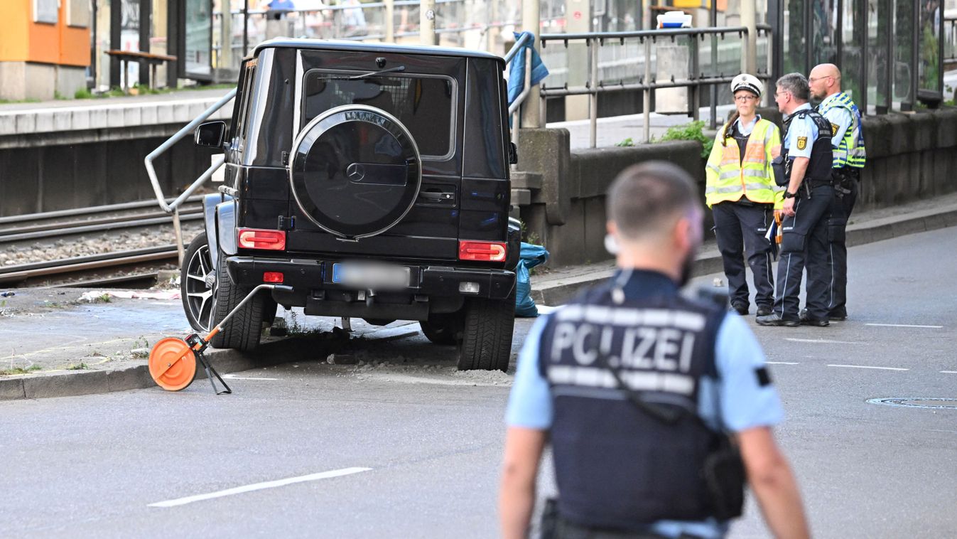 Emberek közé hajtott egy autó Stuttgartban