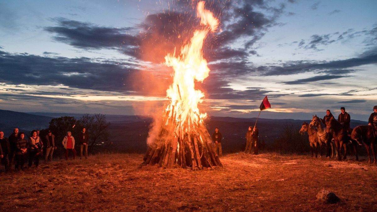 Lángra lobban az összetartozásunk tüze