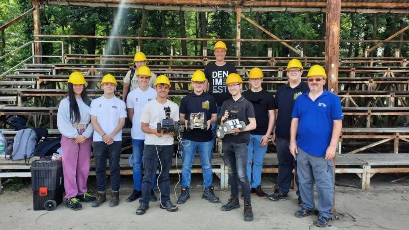 Romváros a szomszédos megyében – menekítő robotokat teszteltek a helyszínen
