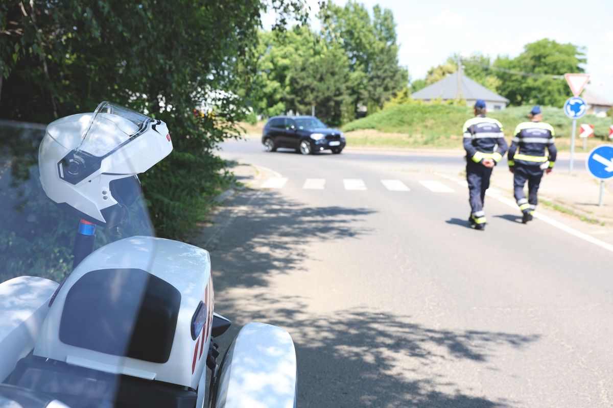 gyorshajtók, Vég-sebesség, rendőr, traffipax, VÉDA-kapu