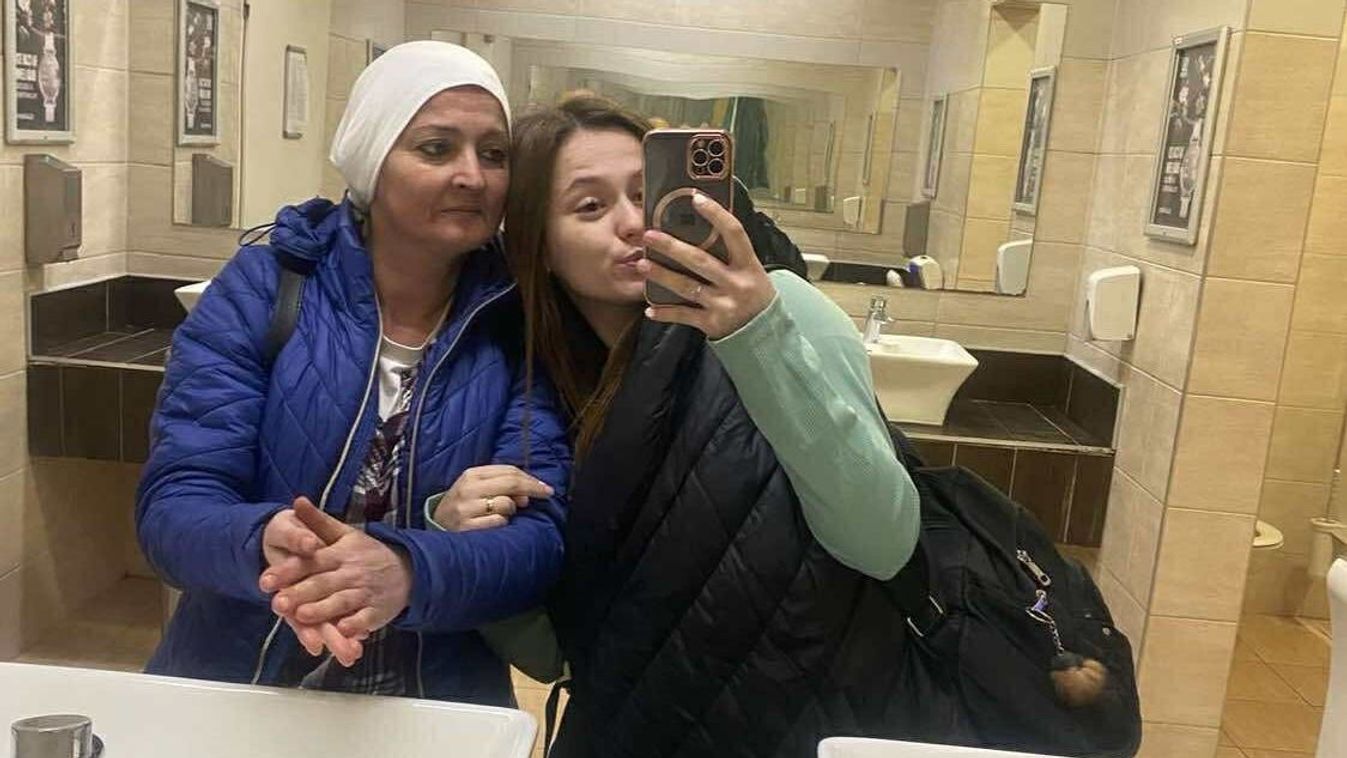 Jótékonysági bált szerveznek Evelin gyógyulásáért