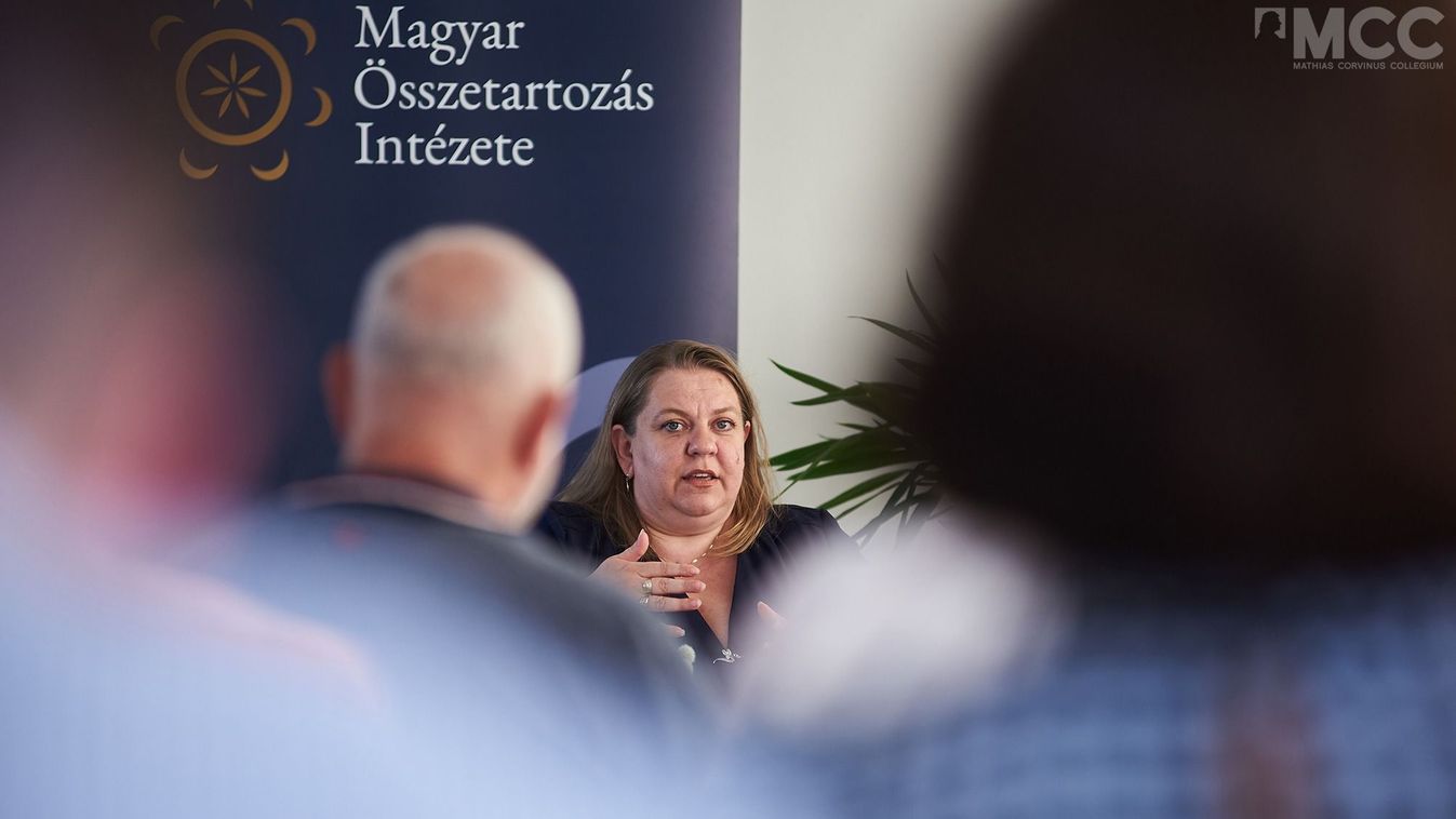 Erőszakos besorozásokról is mesélt a beregszászi költő, Lőrincz P. Gabriella kötete kapcsán