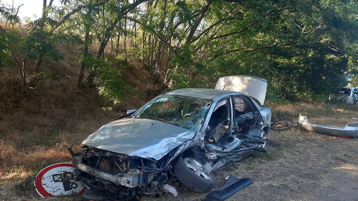 Három személygépkocsi karambolozott a 41-es számú főúton