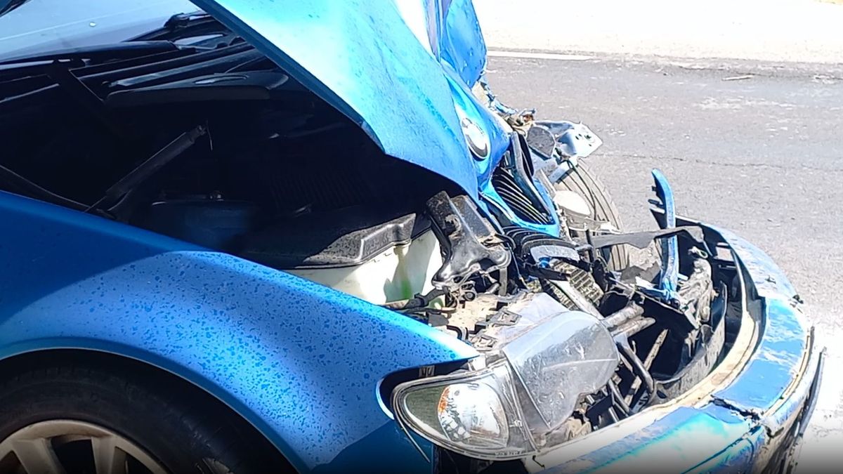 Vészhelyzet Nagycserkesznél – busz és autó ütközött!
