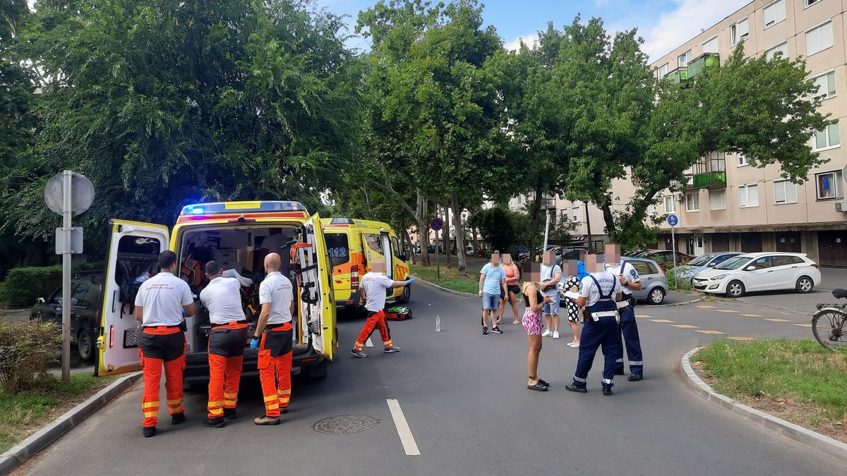 Rémálom Nyíregyház! Személygépkocsi ütközött kerékpárral – fotók