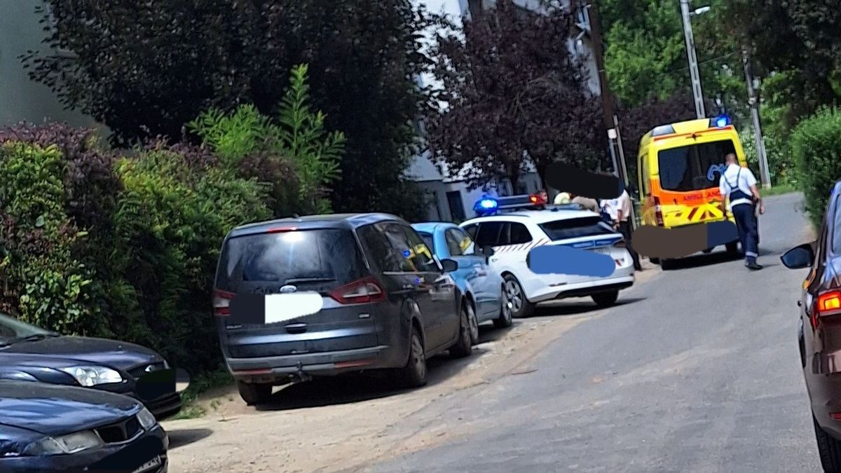 Hatalmasat bukott a fiatal lány rollerrel Nyíregyházán, súlyos koponyasérülést szenvedett (fotókkal)