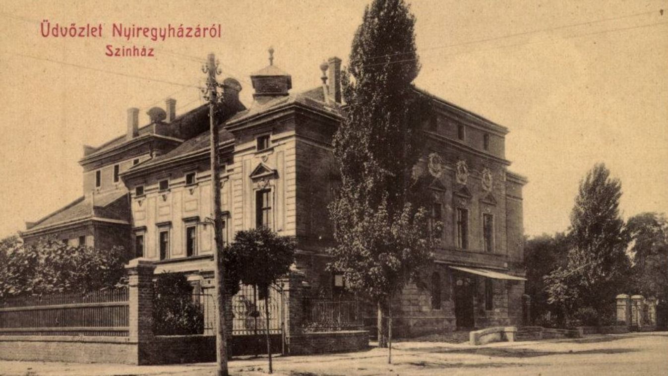 A katonazenekar húzta, míg peregtek  a képkockák