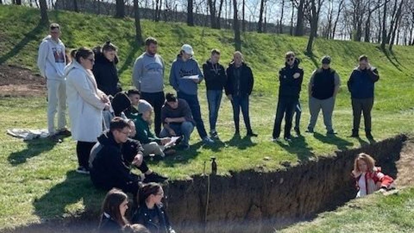 A szakértők kivárnak: a Nyírségben vagy a Hajdúságban nyílik meg a föld?
