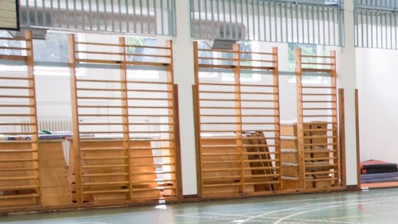 Az iskola tornatermében történt a baleset, megsérült egy diák