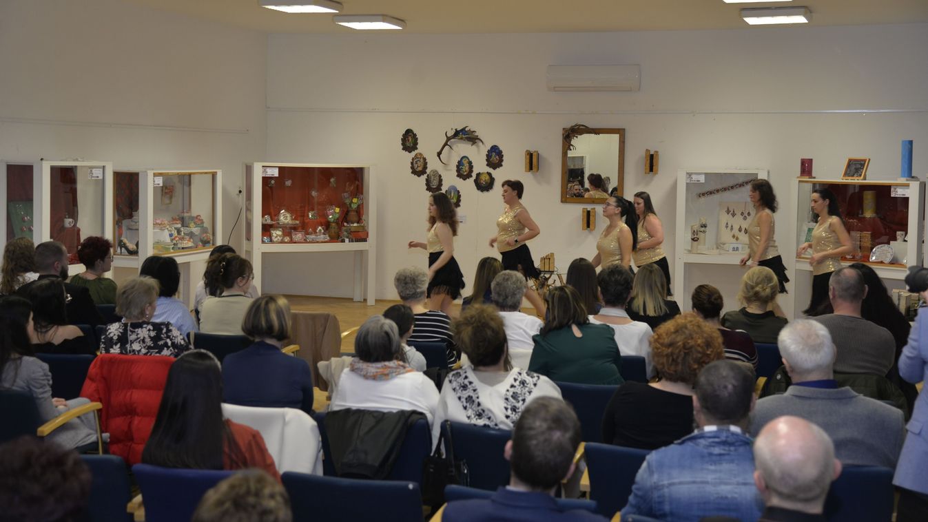 A női kreativitás ezer arca a Művelődési Központban (Fotók)