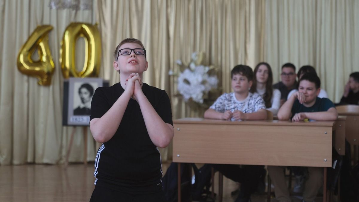 Jubileumi ünnepség a Nyírturai Móra Ferenc Általános Iskola tornatermében.