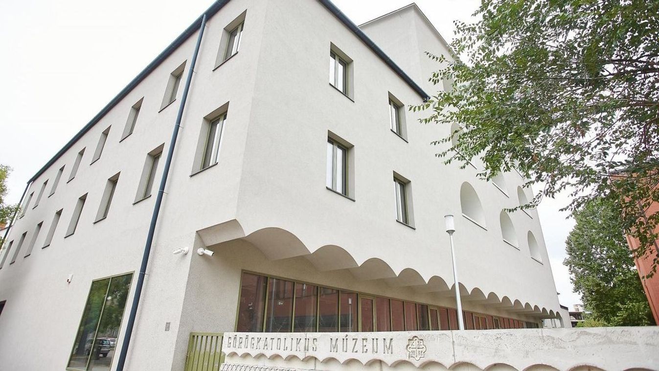 Ez ám az építő jellegű rendezvény: könyvbemutató és kerekasztal-beszélgetés...